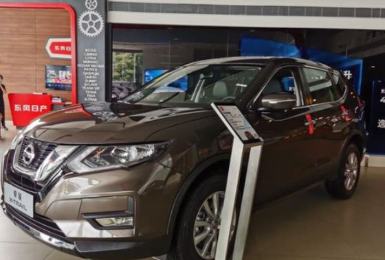 رنگ ماشین Dongfeng Nissan CMA Amber Gold رنگ ماشین خوب دوام دارد